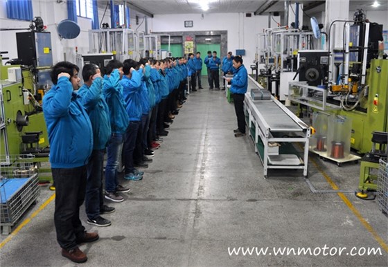 皖南電機(jī)班前會(huì)又添新內(nèi)容 皖南電機(jī)班前會(huì)又添新內(nèi)容