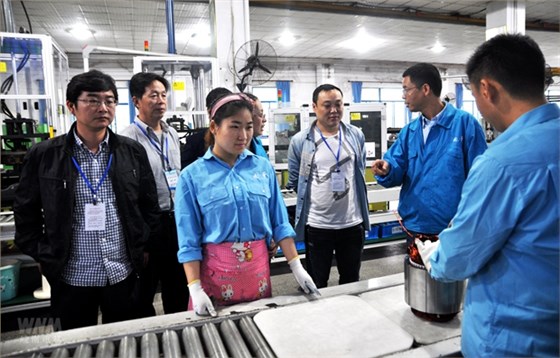 審核人員在皖南電機(jī)生產(chǎn)現(xiàn)場實地查看 審核人員在皖南電機(jī)生產(chǎn)現(xiàn)場實地查看