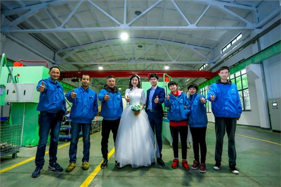 與車間員工一起為皖南電機(jī)點(diǎn)贊 與車間員工一起為皖南電機(jī)點(diǎn)贊