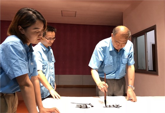 管總現(xiàn)場演示書法 管總現(xiàn)場演示書法