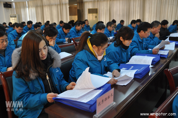 皖南電機代表們在認真聽取工作報告 皖南電機代表們在認真聽取工作報告