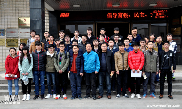 安工大在公司作畢業(yè)設(shè)計(jì)，在皖南電機(jī)合影留念