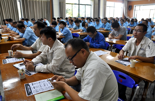 皖南電機(jī)員工答題現(xiàn)場 皖南電機(jī)員工答題現(xiàn)場