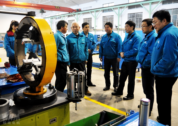 皖南電機(jī)董事長陳根喜給員工拜年 皖南電機(jī)董事長陳根喜給員工拜年